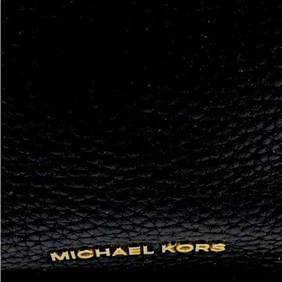 Michael Kors, pebble, leather, black shoulder bag, gold hardware, zipper closure - Picture 7 of 9
